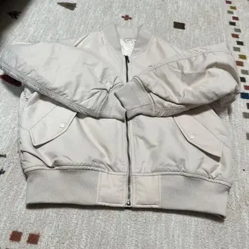 화이트 MA-1 자켓 유니클로