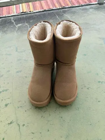 베이지 어그 부츠 스웨이드