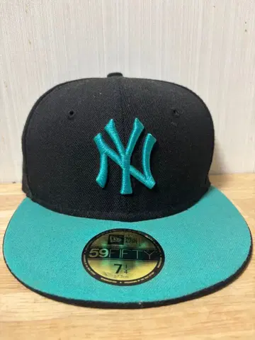 뉴욕 양키스 59FIFTY 캡 7 1/4 가격 인하 가능