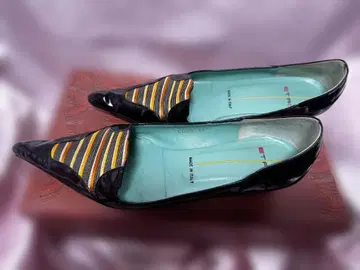 ETRO 스틸레토 디자인 로퍼 36.5 박스 있음