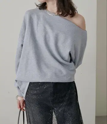 오메카시 오프숄더 맨투맨