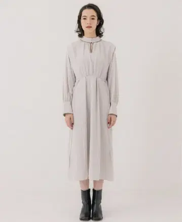 PUBLIC TOKYO 숄더턱 하이넥 원피스