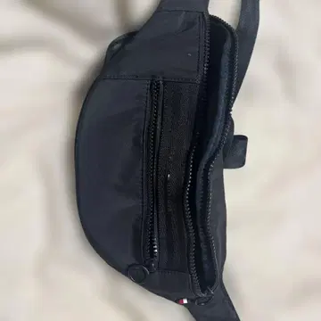 TOMMY HILFIGER 블랙 바디백