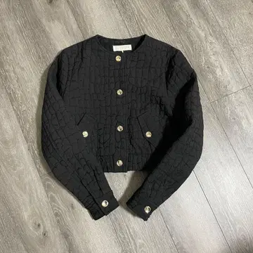 ZARA 골드 버튼 노카라 자켓