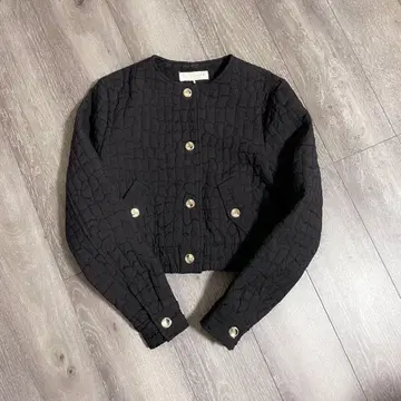 ZARA 골드 버튼 노카라 자켓