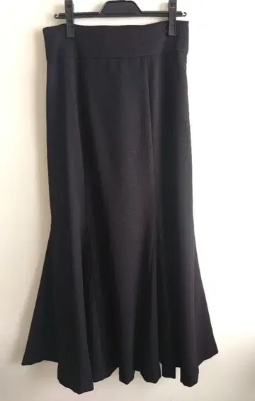 새상품급 VIS 블랙 머메이드 라인 플레어 스커트