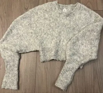 그레이 크롭 니트 스웨터