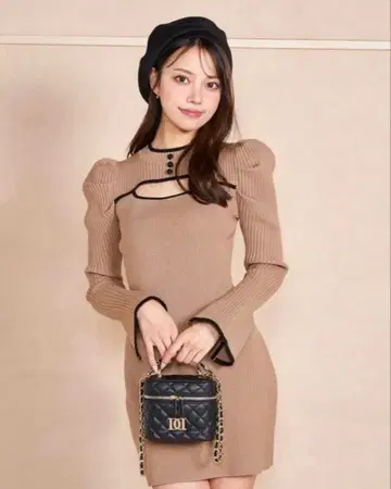 파이핑 버튼 니트 미니 원피스 다리치