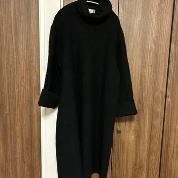 mother 터틀넥 블랙 원피스