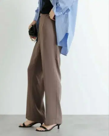 URBAN RESEARCH 매트 새틴 스트레이트 팬츠