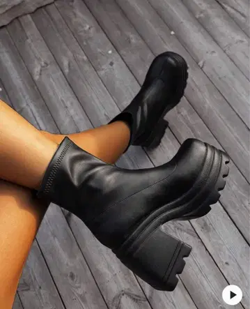 통굽 슬림 핏 블랙 부츠 24.5