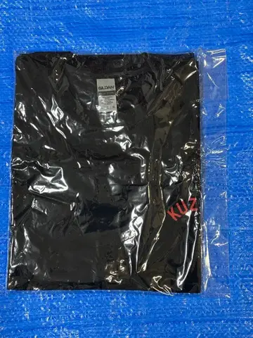 KUZIRA LOGO TEE black x red