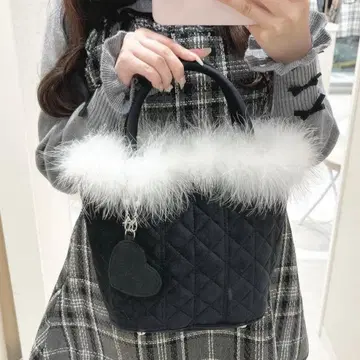 evelyn 퍼 퀼팅 백 블랙