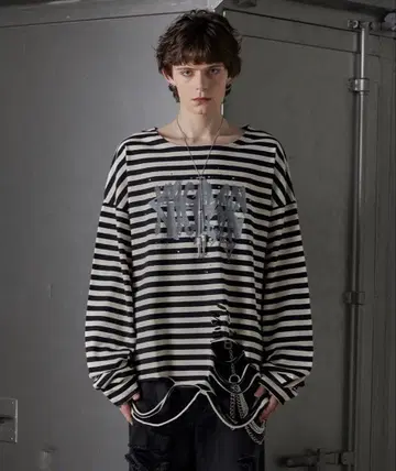 GRANCY 올 패턴 큐빅 그래픽 롱 T