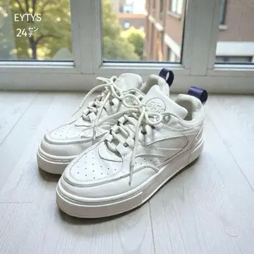 새상품급 EYTYS 에이티즈 스니커즈 ( 24cm ) 시드니 통굽 화이트