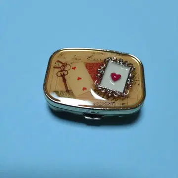 카드놀이와 열쇠 디자인 소품함