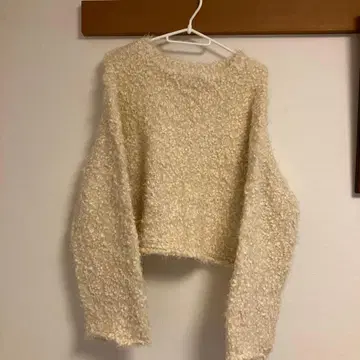 시착만 한 상품 Bab 부즈루드 숏 기장 볼륨감 있는 크림색 니트