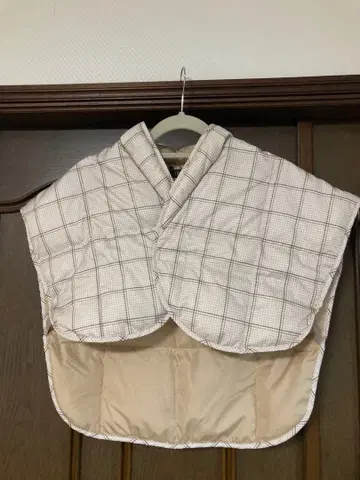 깃털 어깨 보호대 다운 DAKS 닥스 베이지