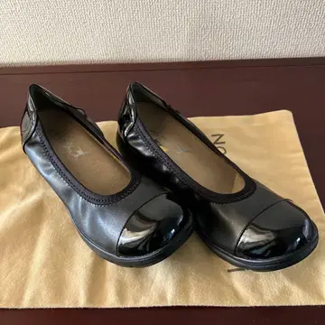 [ 미사용 ] 락락하네 날으는 펌프스 에나멜 바이컬러