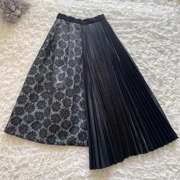 로이스크레용 플라워 자카드 플리츠 스커트 비대칭