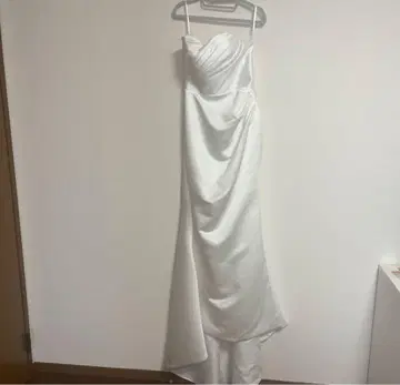 화이트 새틴 웨딩 드레스