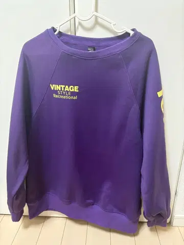 보라색 트레이닝복