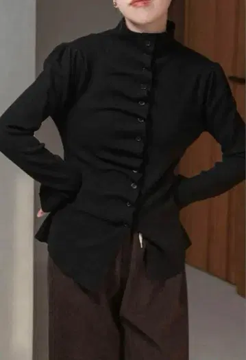 lawgy 미사용 새상품 high neck front wave knit