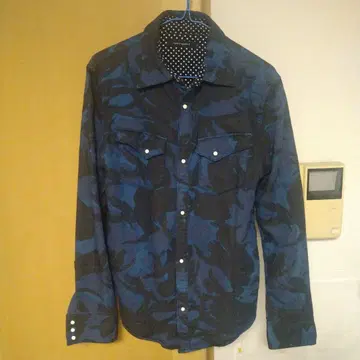 1 piu 1 uguale 3 카모 패턴 긴팔 셔츠