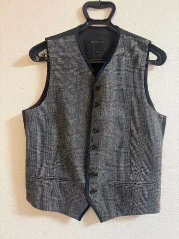 그레이 체크 무늬 베스트