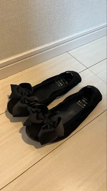 BEAMS 블랙 발레 슈즈 리본 포함