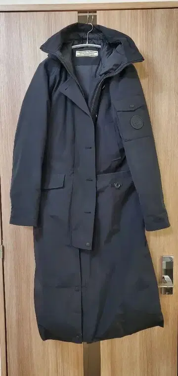 오니츠카타이거 후드 부착 블랙 롱 코트