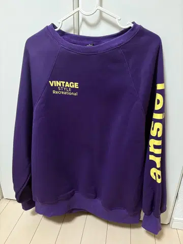 빈티지 스타일 보라색 맨투맨