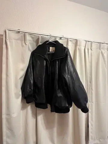 블랙 레더 봄버 자켓