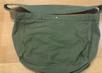 올리브 그린 숄더백 캔버스