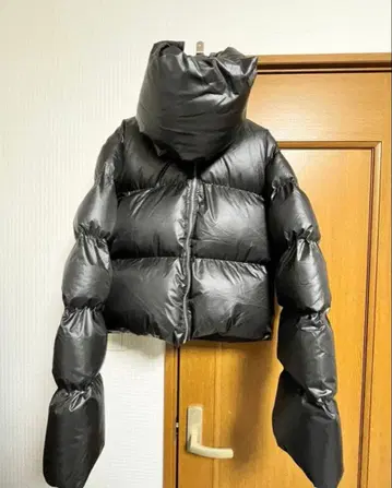 다운 자켓 Black 박스 실루엣 짧은 기장