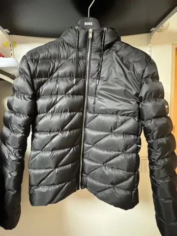 BOSS 블랙 다운 자켓