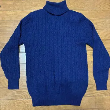 Queen's Gate 네이비 터틀넥 스웨터