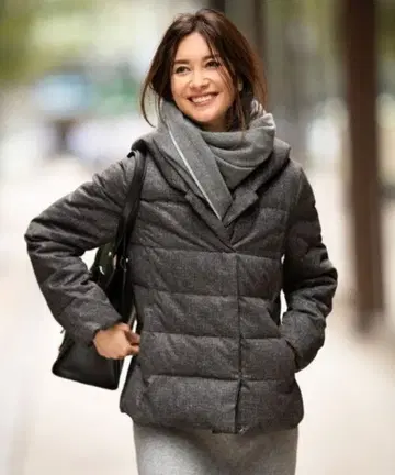 자유구 새틴타프타 숏 기장 다운 코트 사이즈 42 화이트 덕다운