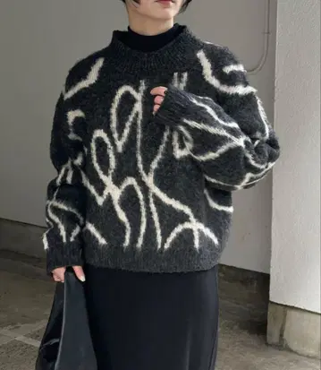 [ 새상품 ] 두꺼운 원단 뉴앙스 라인 니트