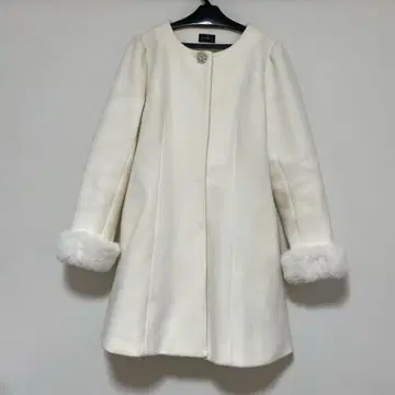 Evelyn 비쥬 코트 2022 화이트