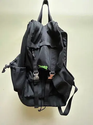 Thrasher 블랙 백팩