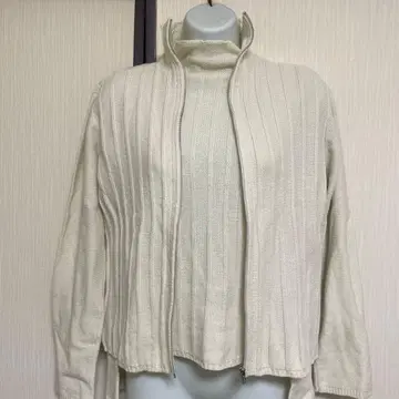 토쿠코 앙상블 아이보리 리브 하이넥 니트