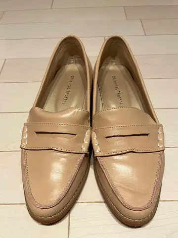 베이지 로퍼 타입 펌프스