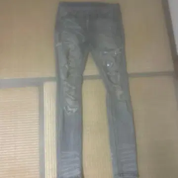 mnml 데미지 가공 그레이 스키니 데님