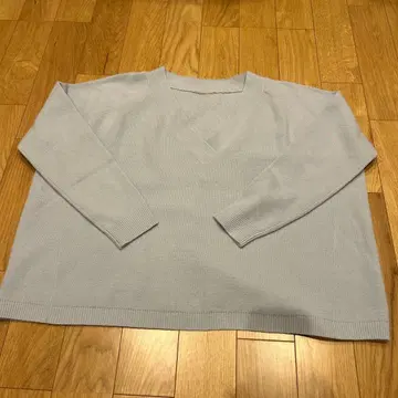 울 캐시미어 혼합 라이트 블루 스웨터