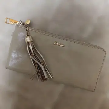 Dakota 베이지 태슬 부착 장지갑