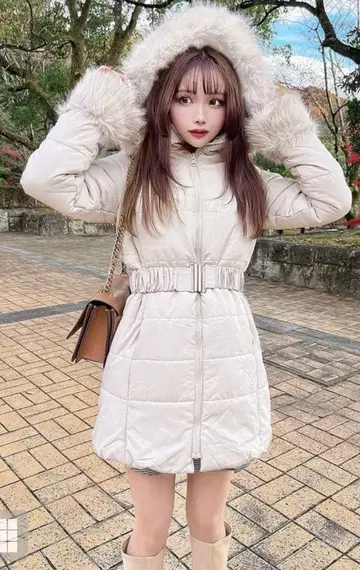 미사용 새상품 벨트 포함 퍼 다운 코트