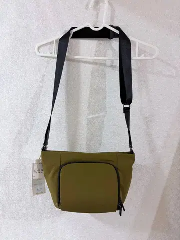 숄더백 카키