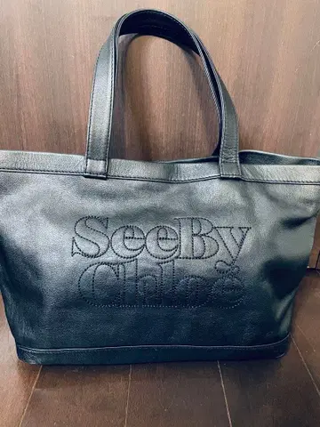 씨 바이 끌로에 블랙 레더 토트백