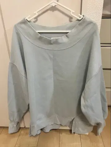 CHICO (치코) 라이트 블루 오프숄더 트레이닝복